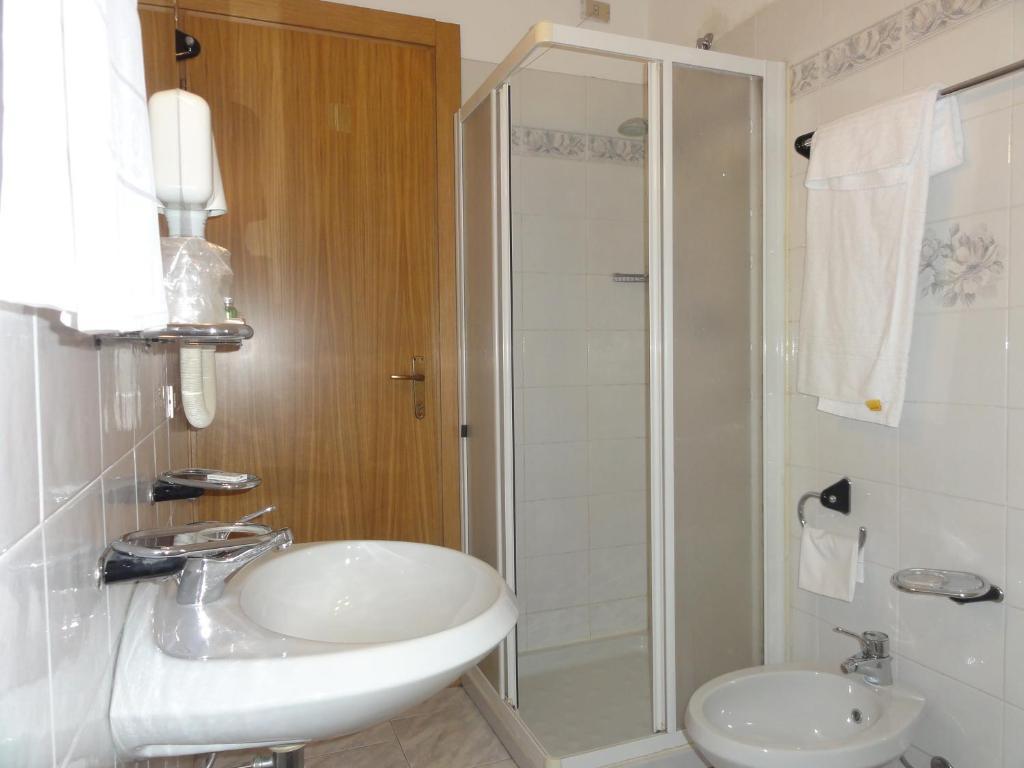 Albergo Ristorante Grigna Mandello del Lario Phòng bức ảnh